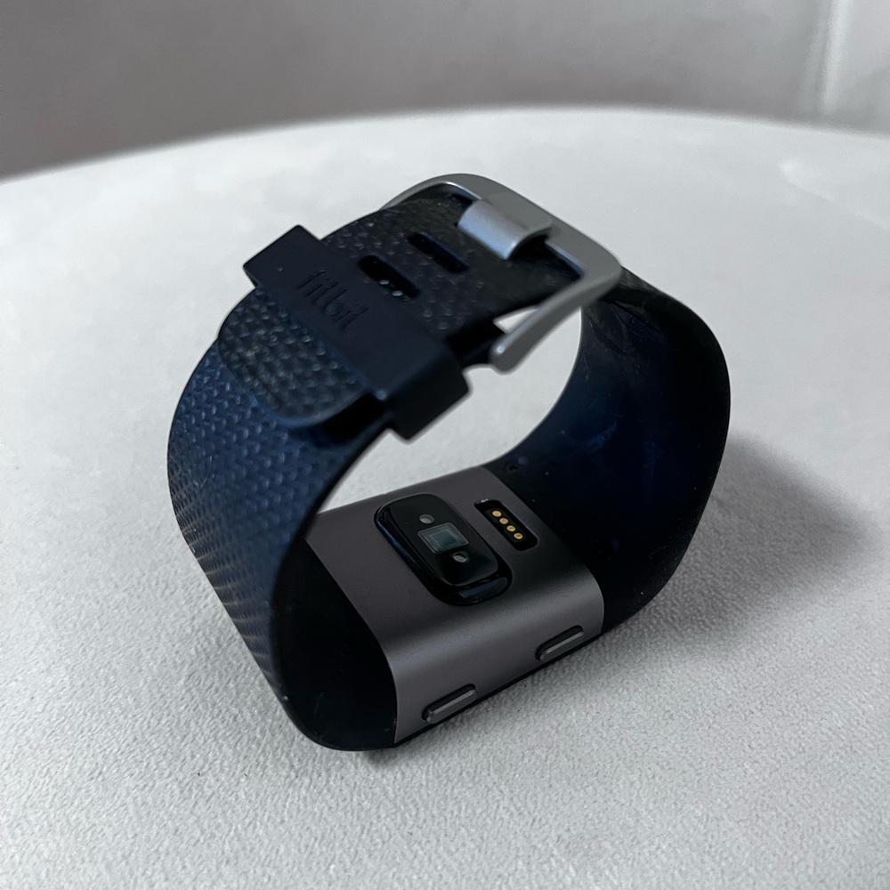 Fitbit with 2 Chords - Picture 6 of 8